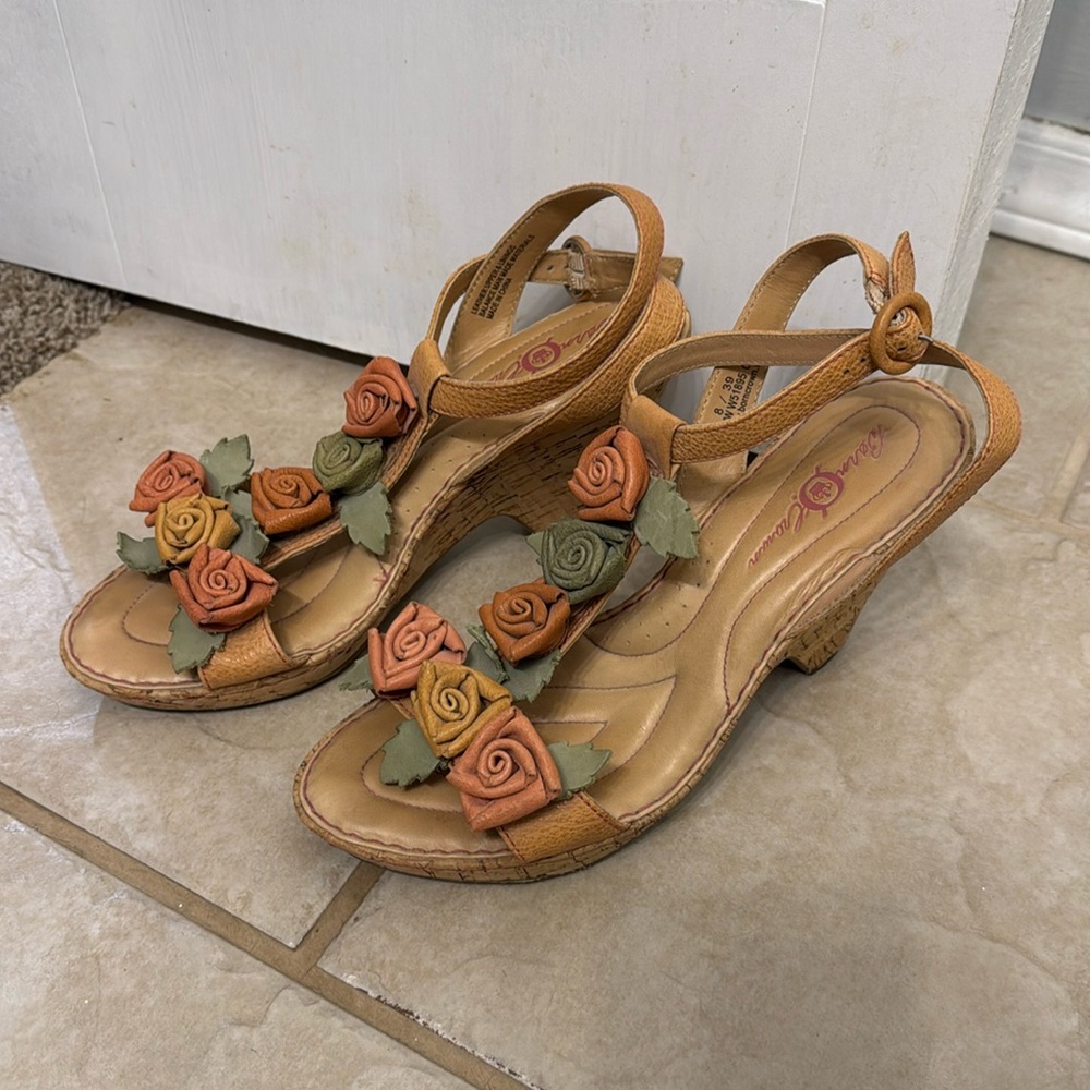 Born Concept floral wedge, size 8